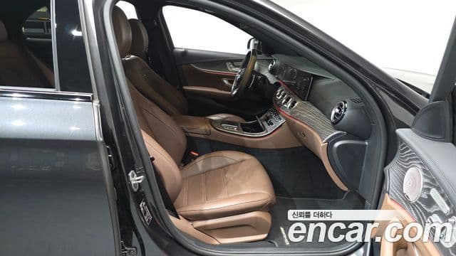 Mercedes-Benz E-Class 2023 — Şəkil 10/20