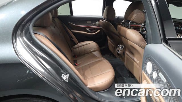 Mercedes-Benz E-Class 2023 — Şəkil 12/20