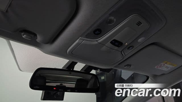 Toyota Prius 2018 — ფოტო 18/20