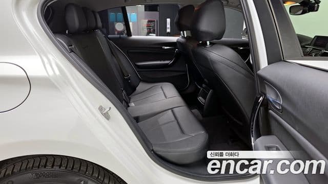 BMW 1 Series 2018 — Şəkil 12/20