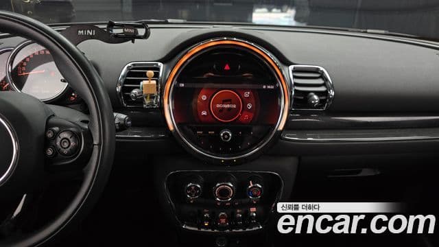 Mini Cooper Clubman 2021 — Photo 19/20