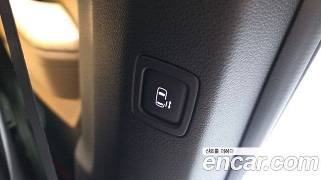 Kia Carnival 2022 — ფოტო 17/20