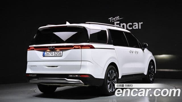 Kia Carnival 2023 — ფოტო 1/20