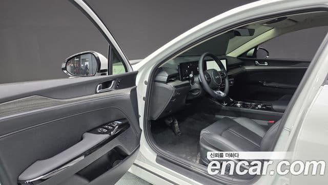 Kia K5 2025 — фото 10 из 20