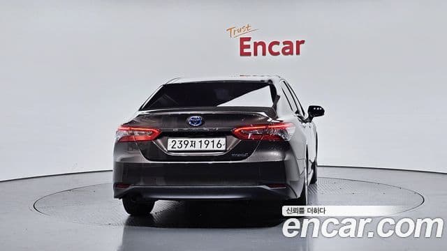 Toyota Camry 2022 — Şəkil 18/20