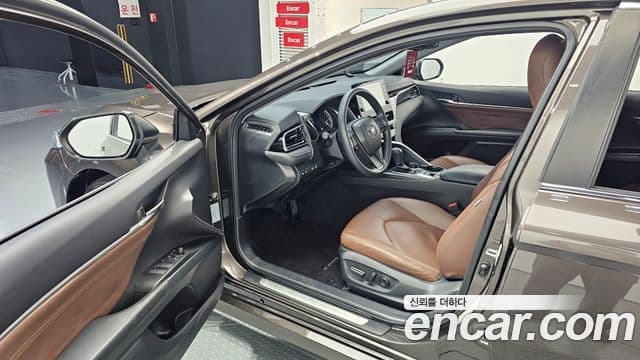 Toyota Camry 2022 — Şəkil 19/20