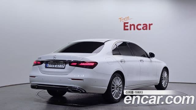 Mercedes-Benz E-Class 2022 — Фото 1/20