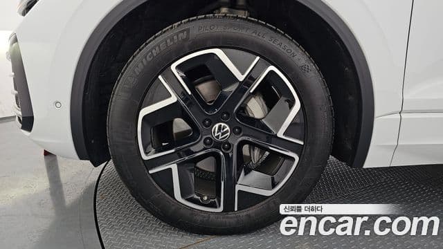 Volkswagen Touareg 2024 — ფოტო 5/20