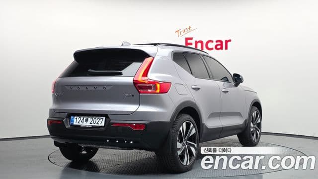 Volvo XC40 2026 — ფოტო 2/20