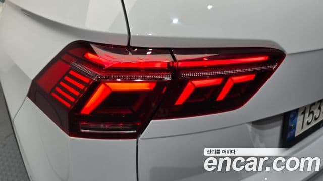 Volkswagen Tiguan 2021 — Photo 35/36