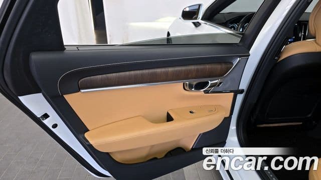 Volvo S90 2021 — Photo 30/34