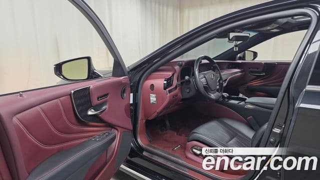 Lexus LS500h 2018 — Şəkil 10/20