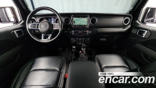 Jeep Wrangler 2021 — ფოტო 7/20