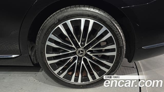 Mercedes-Benz S-Class 2023 — Photo 8/34
