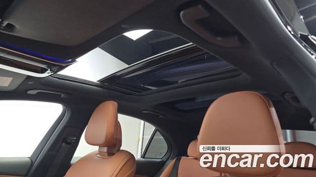 Mercedes-Benz C-Class 2022 — ფოტო 19/20