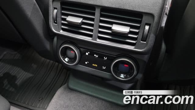 Land Rover Range Rover Velar 2025 — Şəkil 17/20
