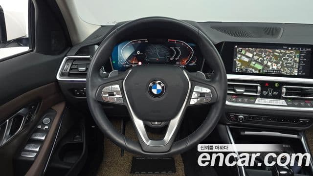 BMW 3 Series 2021 — ფოტო 13/20