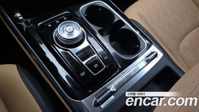 Kia Carnival 2023 — фото 9 из 20