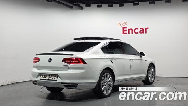Volkswagen Passat GT 2018 — Şəkil 2/20