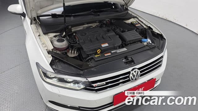 Volkswagen Passat GT 2018 — Şəkil 6/20