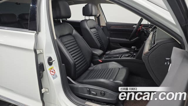 Volkswagen Passat GT 2018 — Şəkil 12/20