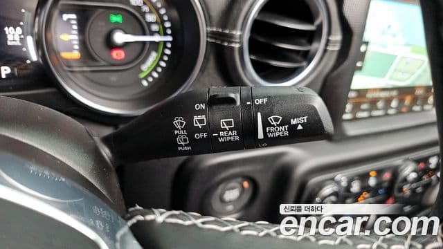 Jeep Wrangler 2021 — фото 16 из 20