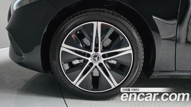 Mercedes-Benz A-Class 2024 — фото 5 из 20