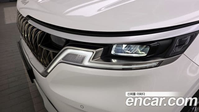 Kia Carnival 2023 — ფოტო 16/32