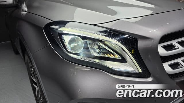 Mercedes-Benz GLA-Class 2019 — Şəkil 29/33