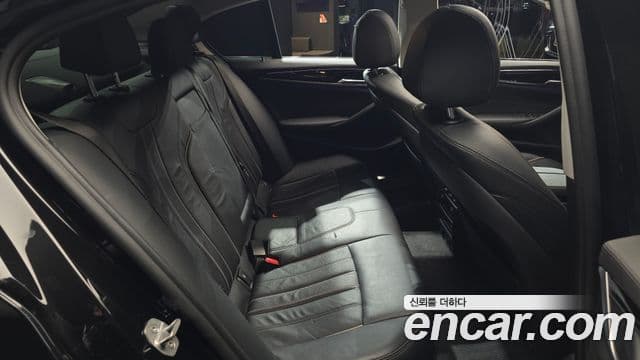 BMW 5 Series 2018 — фото 12 из 20
