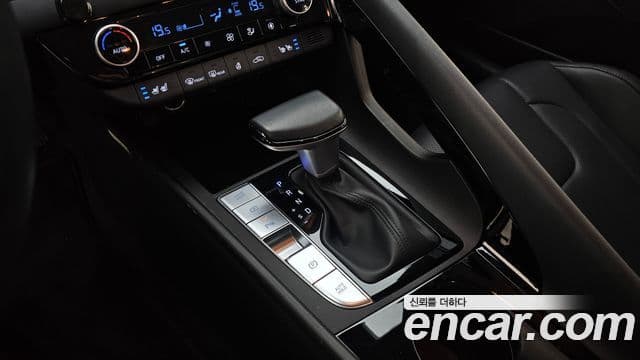 Hyundai The New Avante Hybrid 2023 — Photo 2/20