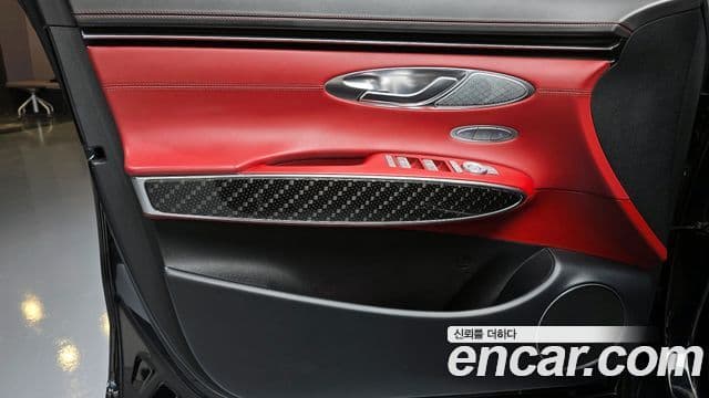 Genesis GV70 2021 — ფოტო 28/32