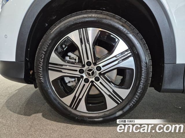 Mercedes-Benz EQB 2025 — ფოტო 20/20