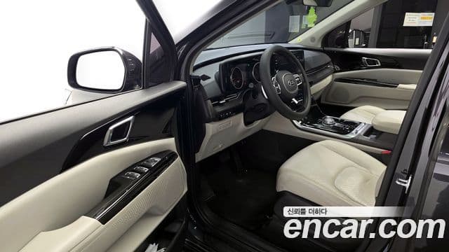 Kia Carnival 2021 — ფოტო 10/20