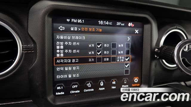 Jeep Wrangler 2021 — ფოტო 20/20