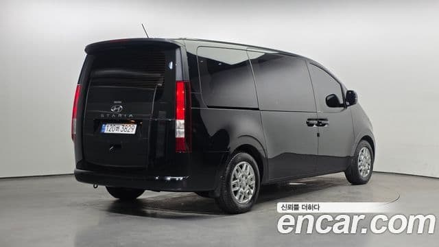 Hyundai Staria 2023 — ფოტო 2/20