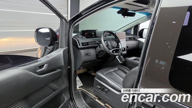 Hyundai Staria 2023 — ფოტო 10/20