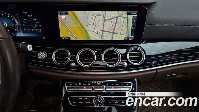 Mercedes-Benz E-Class 2020 — ფოტო 13/20