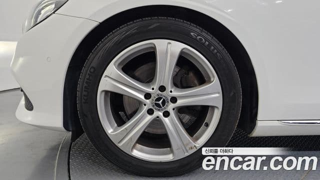Mercedes-Benz E-Class 2018 — ფოტო 5/20