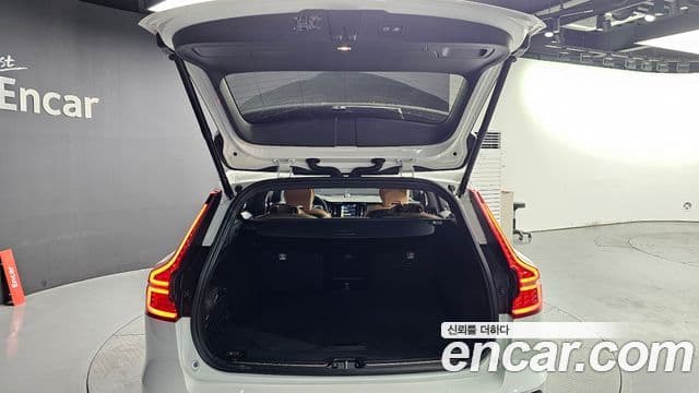 Volvo V60 Cross Country 2021 — Şəkil 20/20