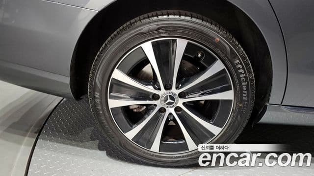 Mercedes-Benz E-Class 2021 — фото 4 из 20
