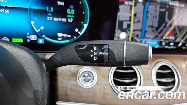 Mercedes-Benz E-Class 2021 — ფოტო 7/20