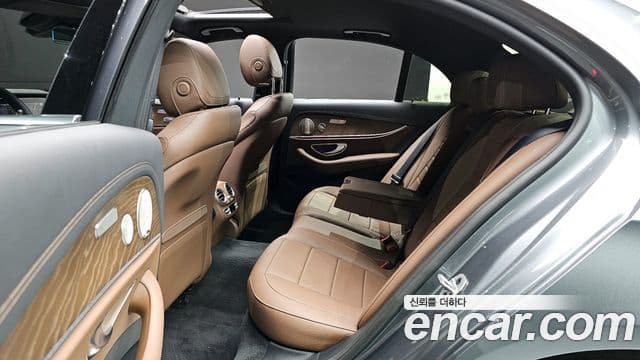 Mercedes-Benz E-Class 2021 — ფოტო 10/20