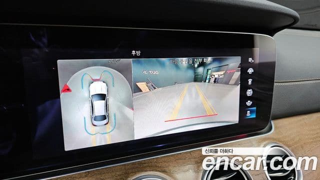 Mercedes-Benz E-Class 2021 — фото 13 из 20