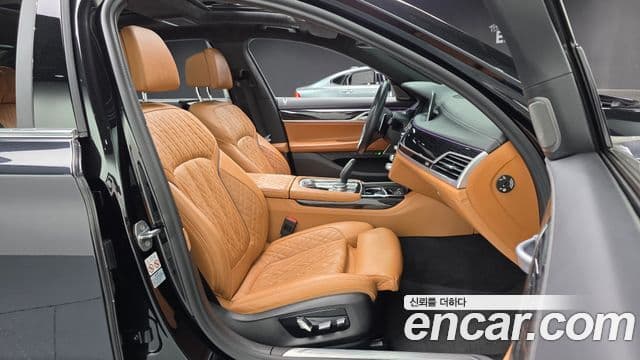 BMW 7 Series 2021 — ფოტო 8/20