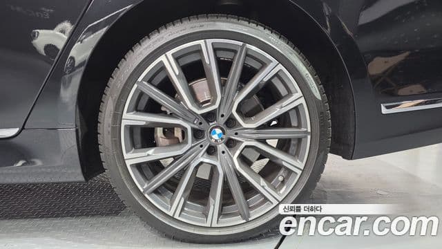 BMW 7 Series 2021 — ფოტო 18/20