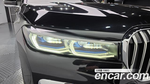 BMW 7 Series 2021 — ფოტო 19/20