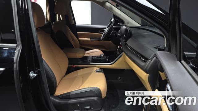 Kia Carnival 2023 — фото 10 из 20