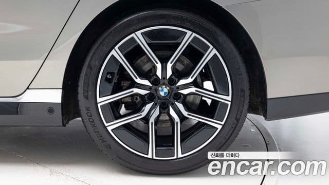 BMW 7 Series 2024 — Фото 4/20