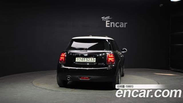 Mini Cooper D 2019 — Şəkil 12/30